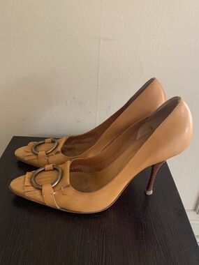 Beautiful YVES SAINT LAURENT Siena Mustard Fringed Ring Heels (8 - 8 1/2)